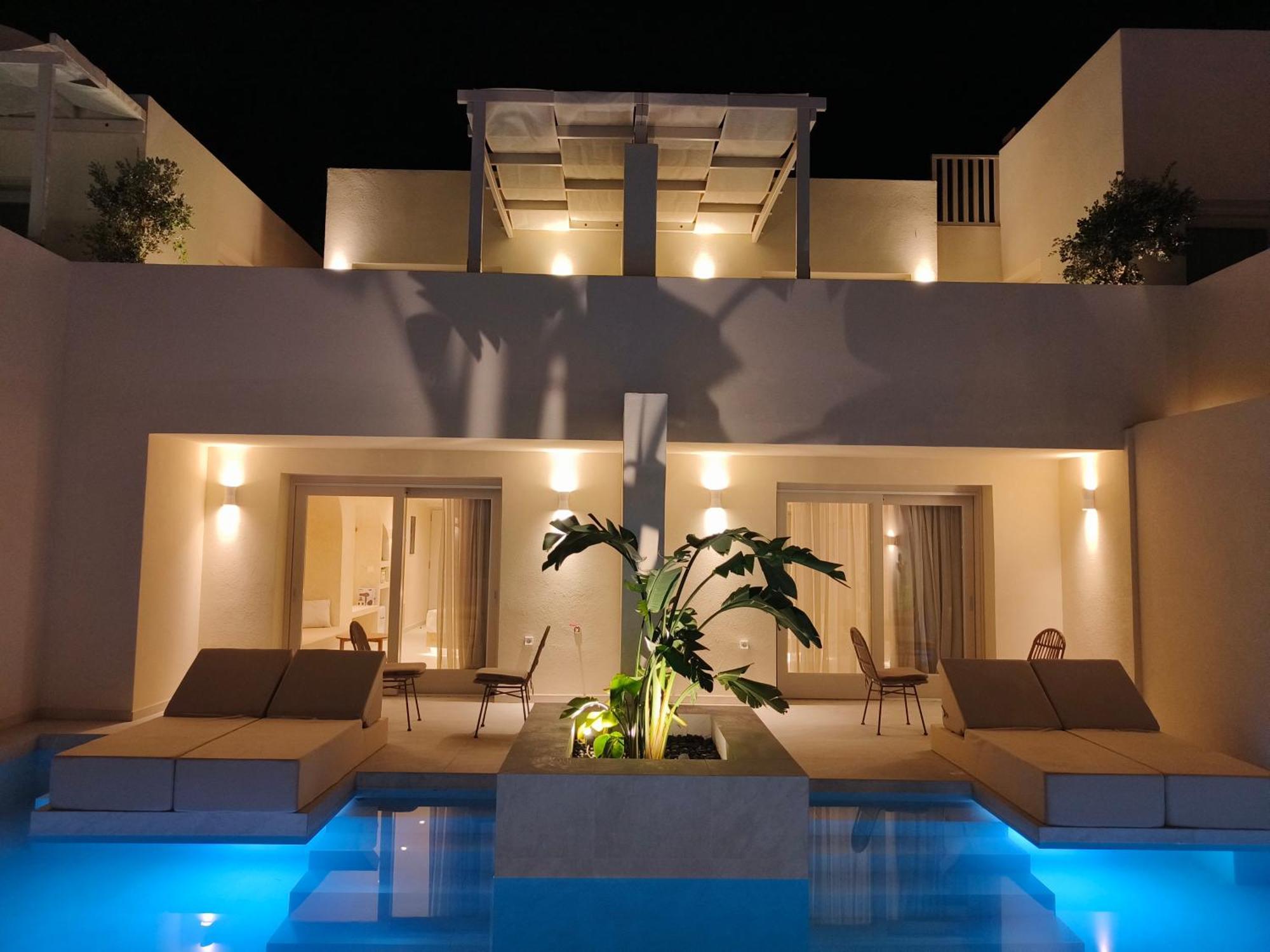 Heyday Luxury Suites เปริสซา ภายนอก รูปภาพ