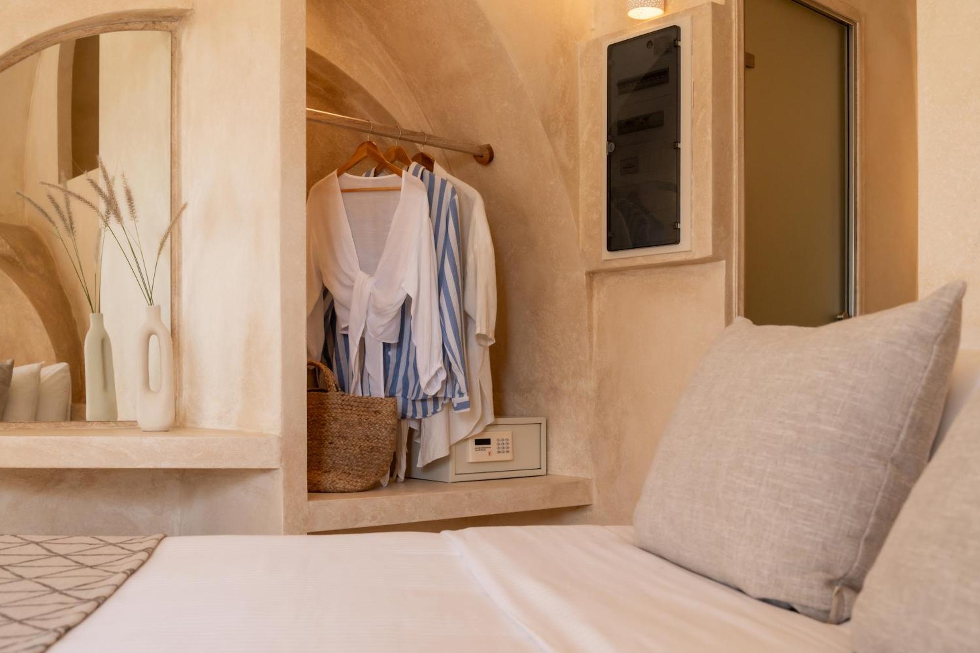 Heyday Luxury Suites เปริสซา ภายนอก รูปภาพ