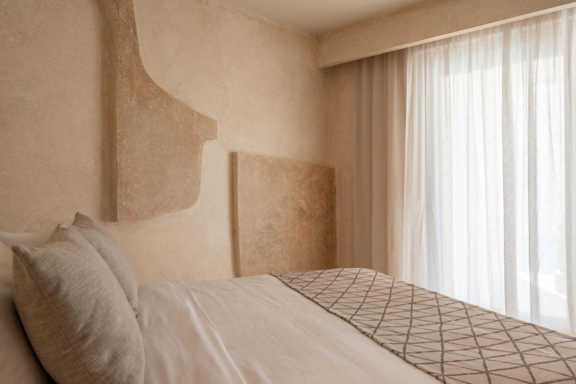 Heyday Luxury Suites เปริสซา ภายนอก รูปภาพ